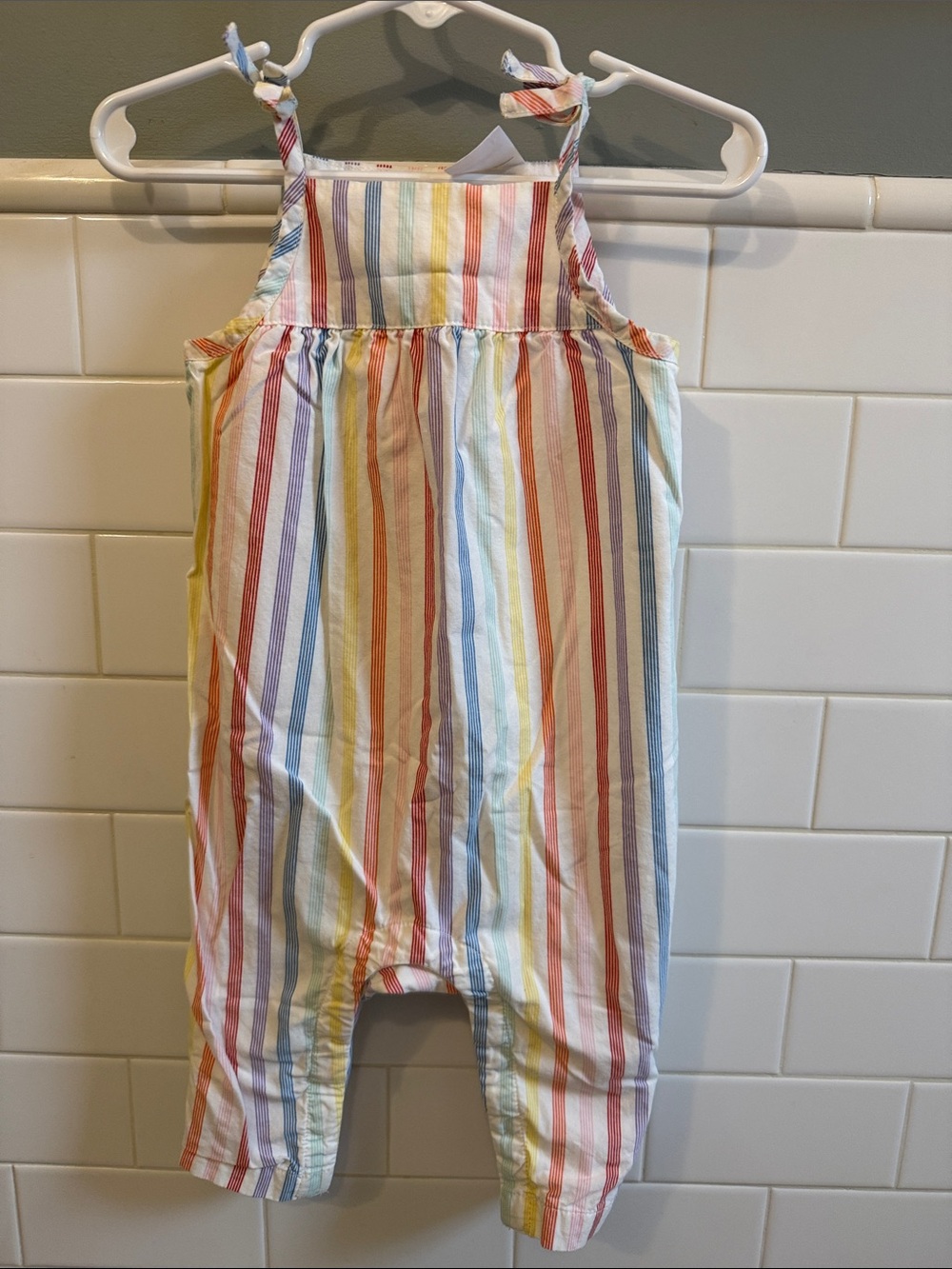 Hanna Andersson Multicolor Rainbow Stripe Tie-Shoulder Romper 12-18 months